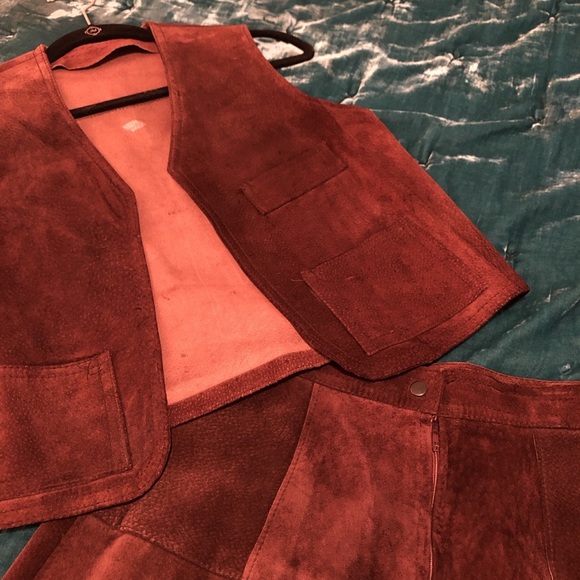 Vintage leather two piece skirt and vest - Picture 4 of 4